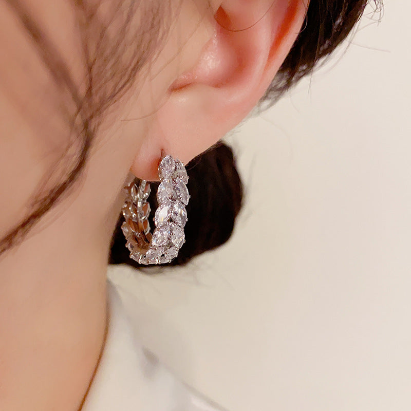 Unique ear cuff adorned with shimmering zircons, inspired by wheat stalks.